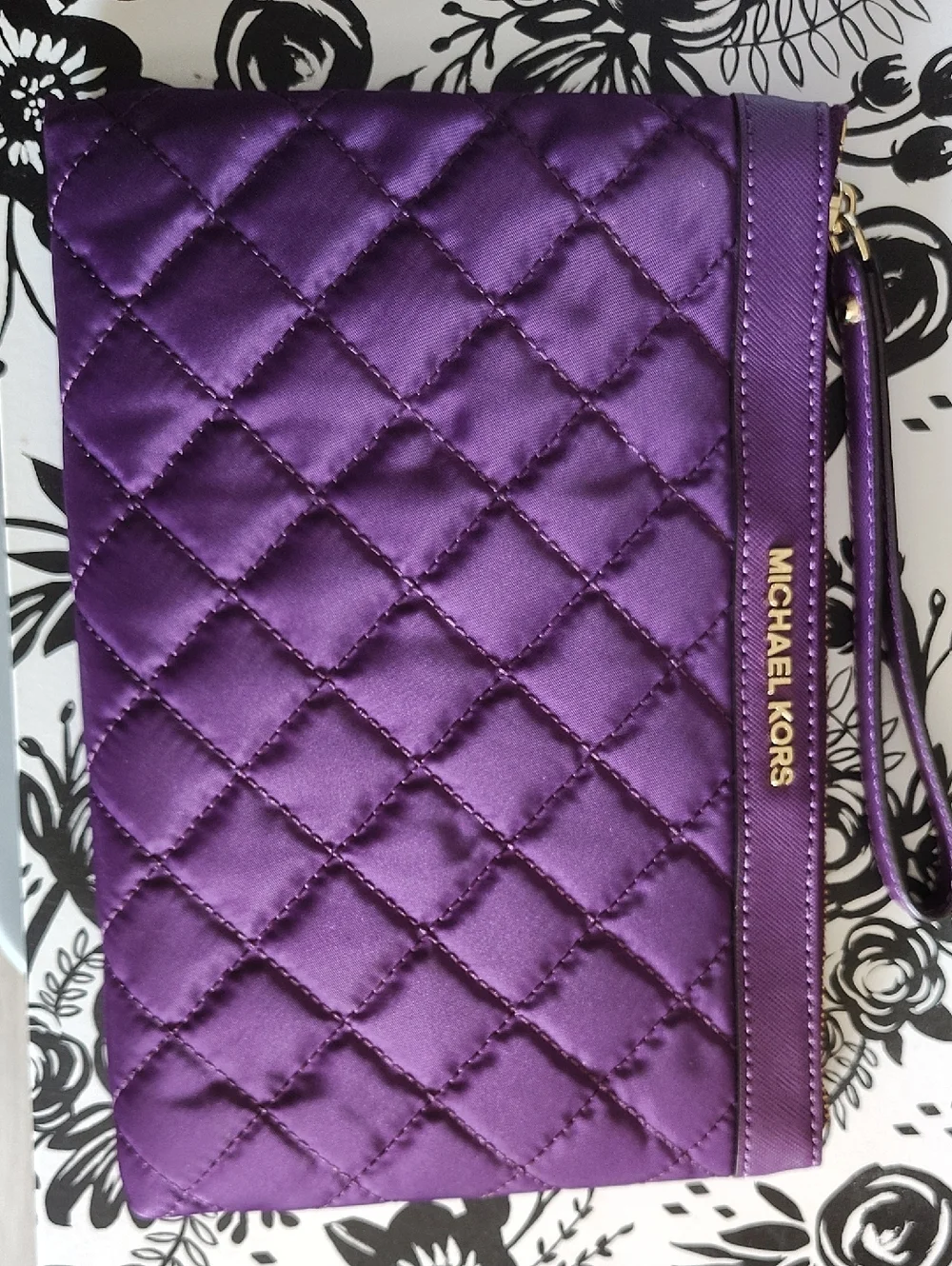 🆕Michael Kors Quilted Satin Purple Wristlet Clutch with Gold Logo